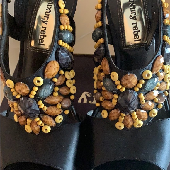 Shoes - Picture 4 of 6